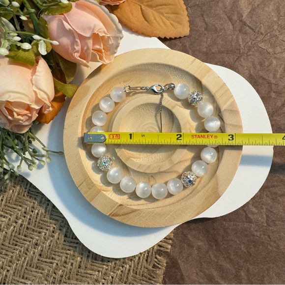 White Cat’s Eye Glossy Beaded Bracelet - Picture 5 of 5